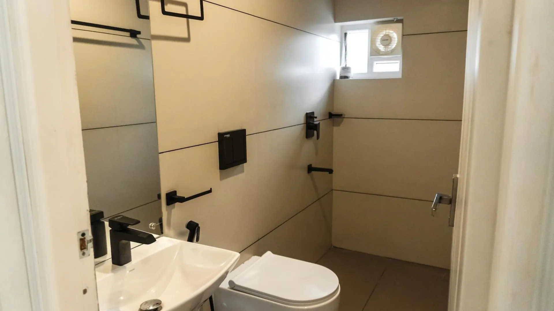 Apartament 7 Suites Apart Hotel Kāsaragod
